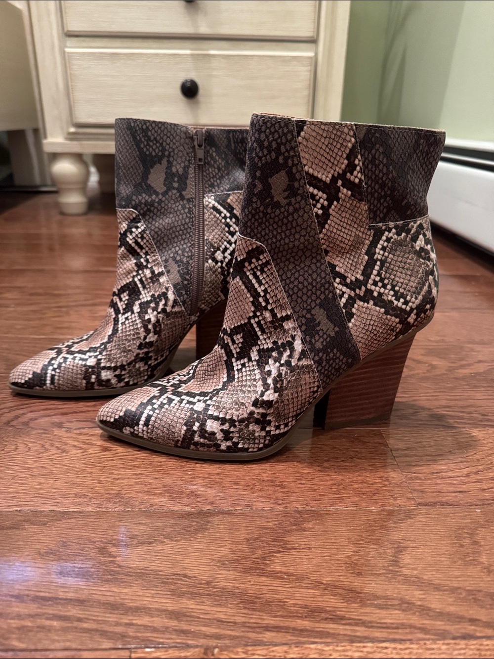 Crown Vintage snakeskin ankle boots 8.5